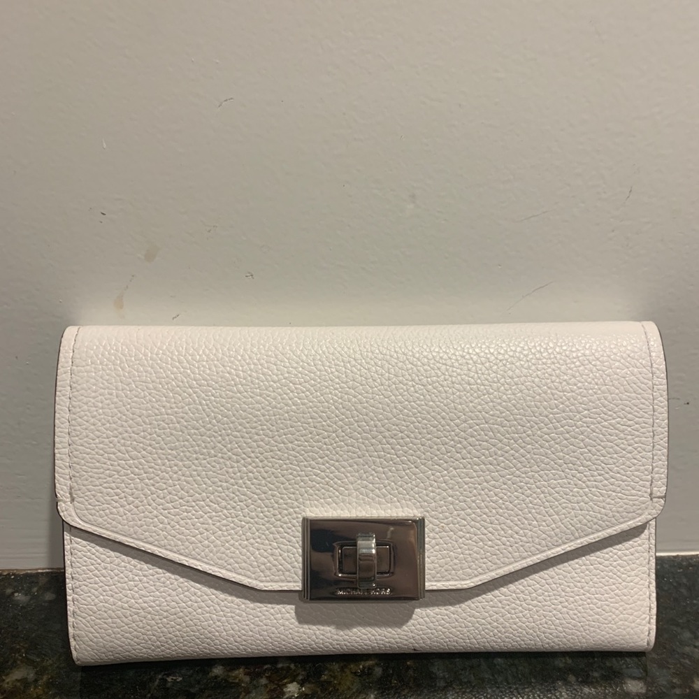 White Michael Kors Wallet